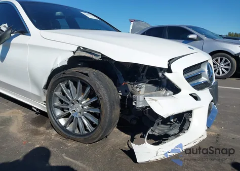 2018 Mercedes-Benz C 300 из США, поврежденный, VIN 55SWF4JB2JU270087